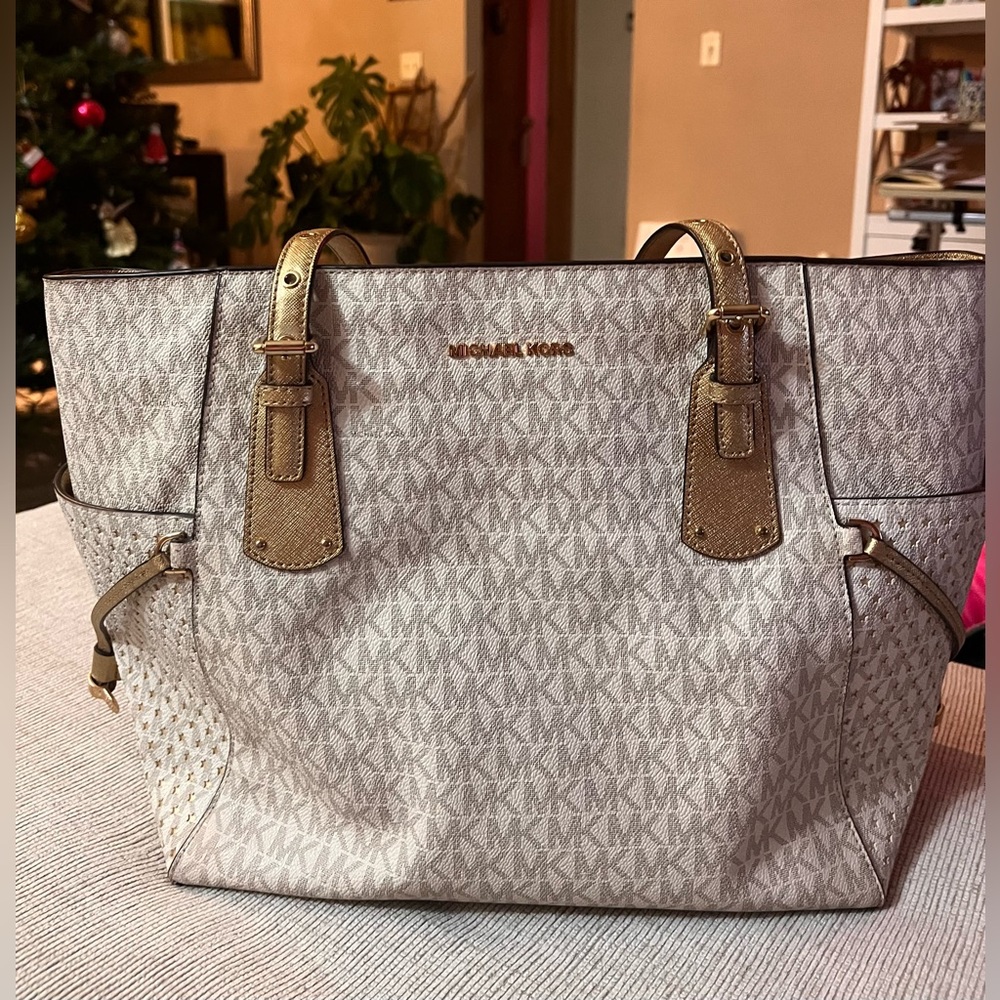 Authentic Michael Kors Voyager Tote Bag